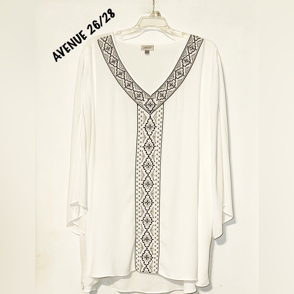 Avenue Elegant White Embroidered Women's Top Size 26/28 NWOT
